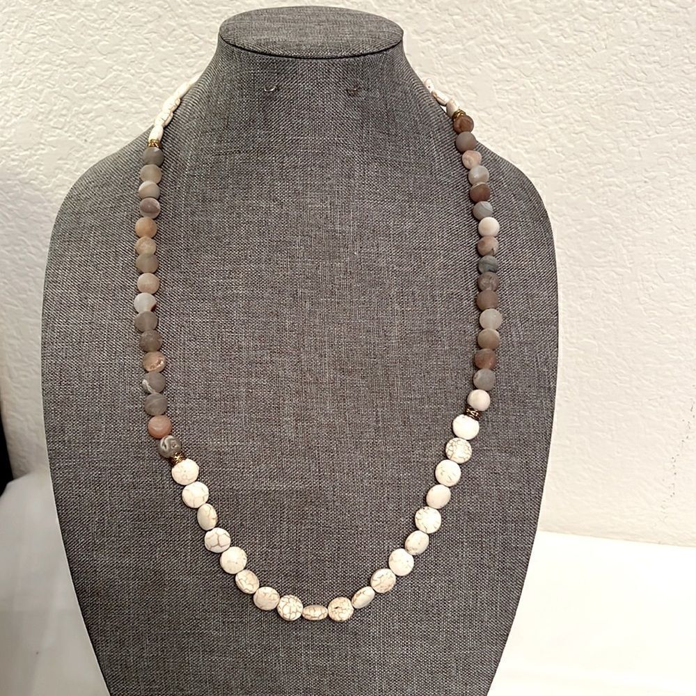 Lovely Round Stone Necklace